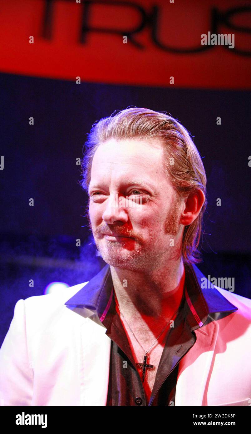 Douglas Henshall (Satan) in THE LAST DAYS OF JUDAS ISCARIOT von Stephen Adly Guirgis am Almeida Theatre, London N1 04/2008 in Verbindung mit Headlong Theatre Design: Anthony Ward Beleuchtung: Howard Harrison Regie: Rupert Goold Stockfoto