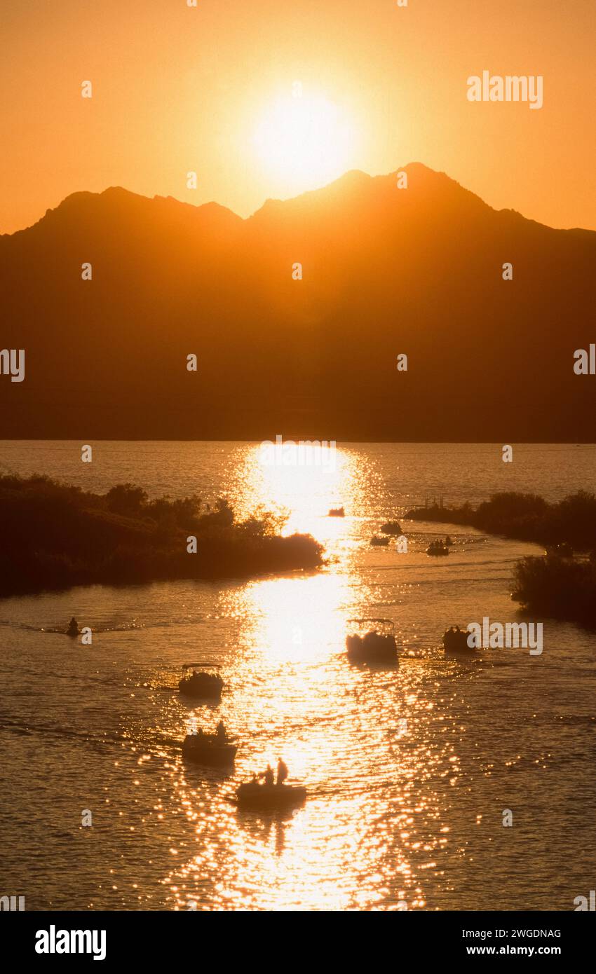 Sonnenuntergang über dem Lake Havasu von der London Bridge, Lake Havasu City, Arizona Stockfoto