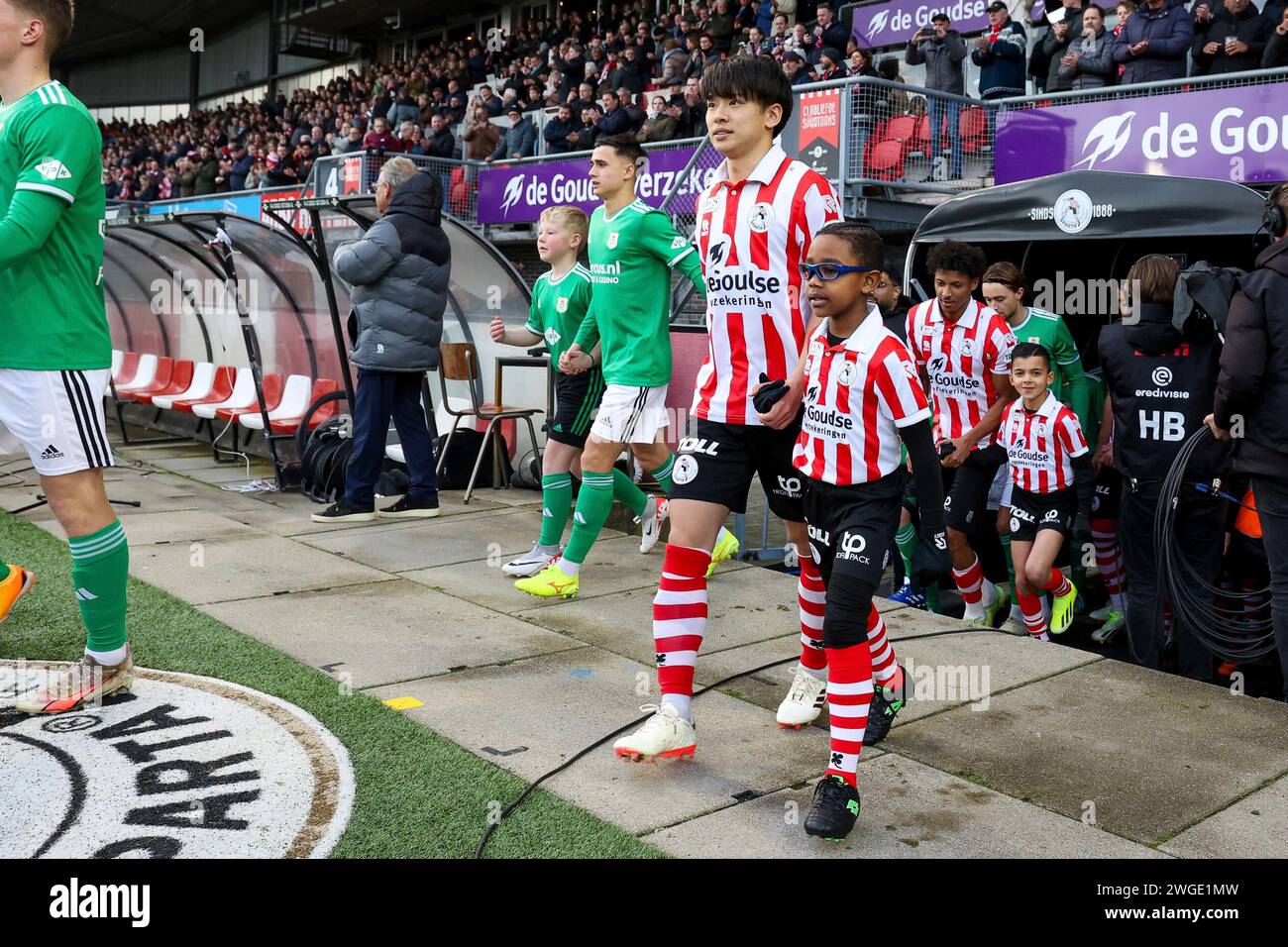 Rotterdam, Niederlande. Februar 2024. ROTTERDAM, NIEDERLANDE - 4. FEBRUAR: Koki Saito von Sparta Rotterdam tritt beim niederländischen Eredivisie-Spiel zwischen Sparta Rotterdam und PEC Zwolle am 4. Februar 2024 im Sparta-stadion Het Kasteel in Rotterdam ein. (Foto: Hans van der Valk/Orange Pictures) Credit: dpa/Alamy Live News Stockfoto