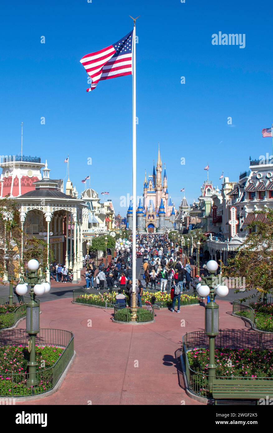 Cinderella's Castle von der Main Street, USA, Magic Kingdom, Walt Disney World Resort, Orange County, Orlando, Florida, Vereinigte Staaten von Amerika Stockfoto