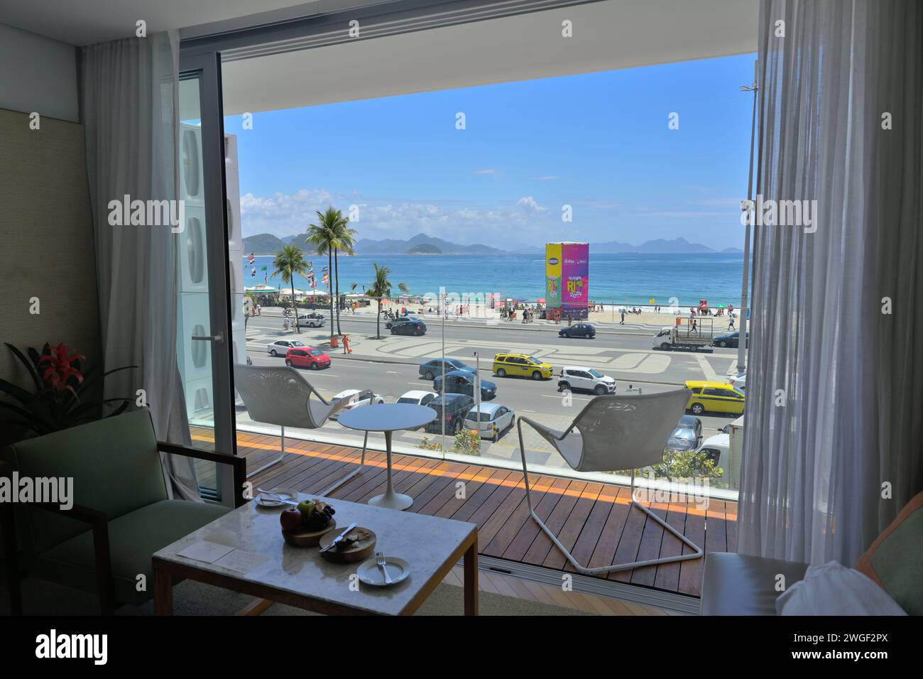 Zimmer mit ikonischer Aussicht. The Emiliano - ein kleines Luxushotel in der Copacabana, Rio de Janeiro BR Stockfoto