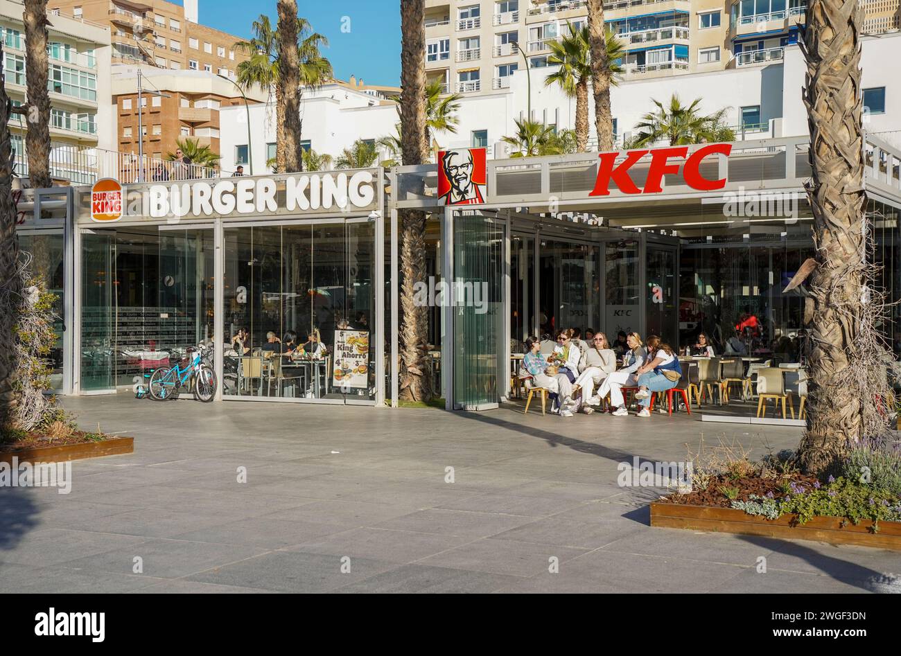 Burger King und KFC im Hafen von Malaga, Andalusien, Spanien. Stockfoto