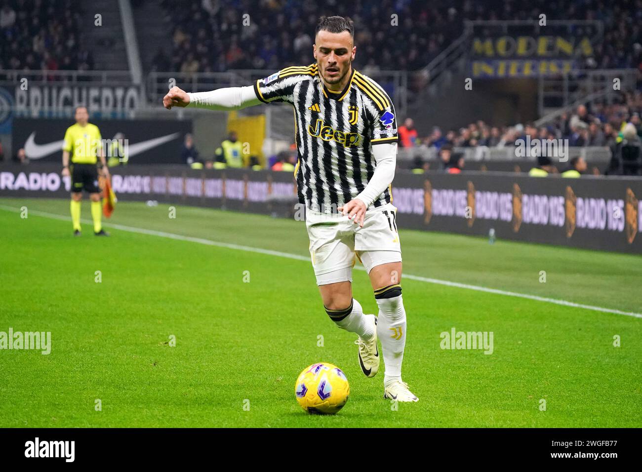 Mailand, Italien. Februar 2024. Filip Kostic während des FC Inter gegen Juventus FC, Serie A, im Giuseppe Meazza Stadium. Quelle: Alessio Morgese/Alessio Morgese/Emage/Alamy Live News Stockfoto