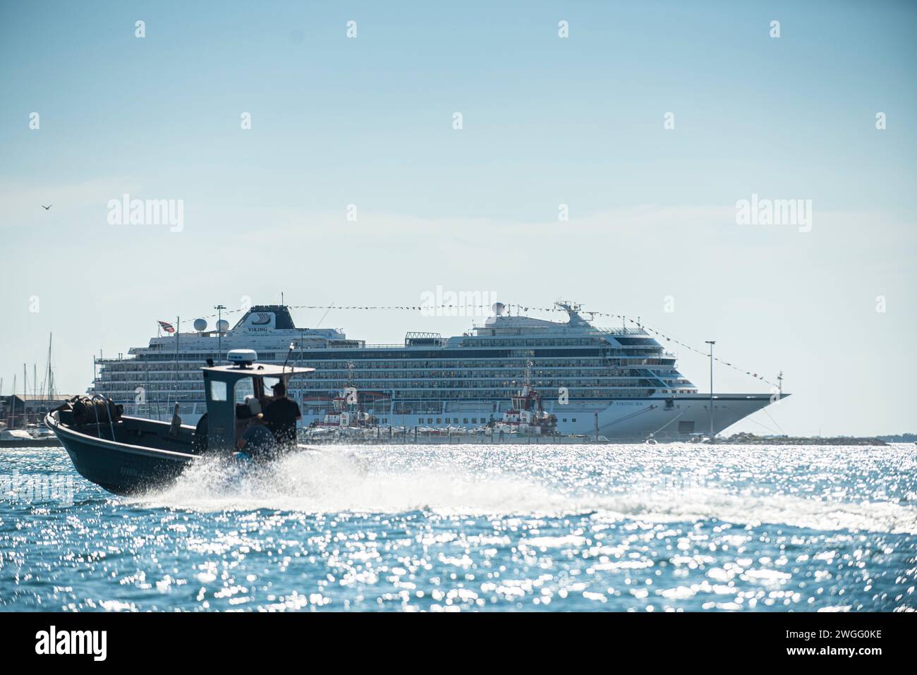Das Kreuzfahrtschiff Viking legte im Hafen von Chioggia in der Lagune von Venedig an Stockfoto