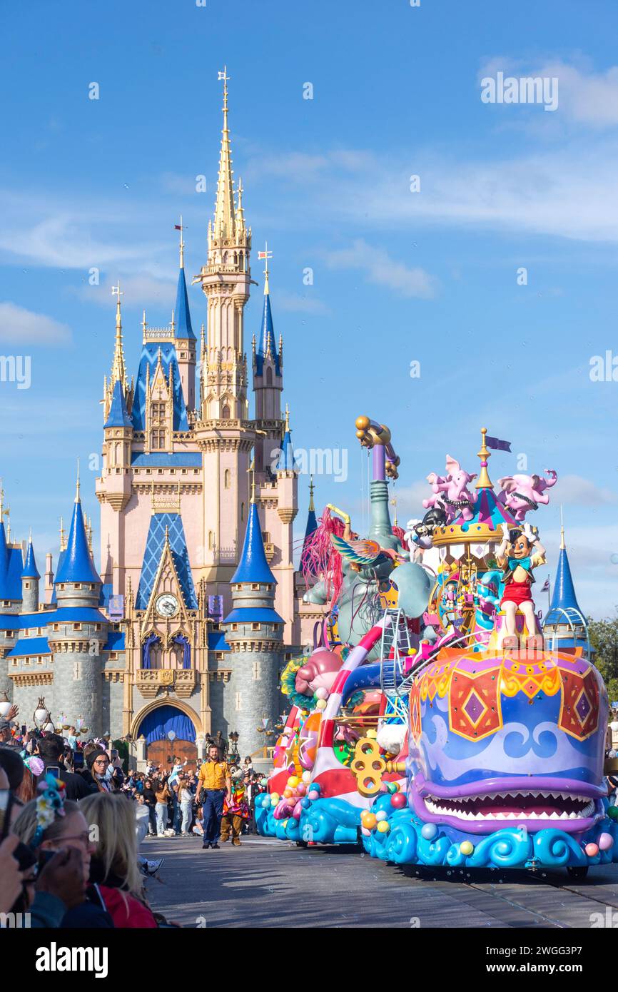 Festival of Fantasy Parade auf der Main Street USA, Magic Kingdom, Walt Disney World Resort, Orange County, Orlando, Florida, Vereinigte Staaten von Amerika Stockfoto
