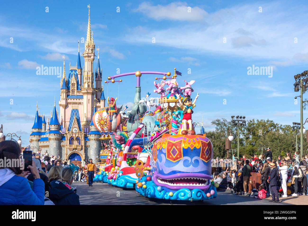 Festival of Fantasy Parade auf der Main Street USA, Magic Kingdom, Walt Disney World Resort, Orange County, Orlando, Florida, Vereinigte Staaten von Amerika Stockfoto