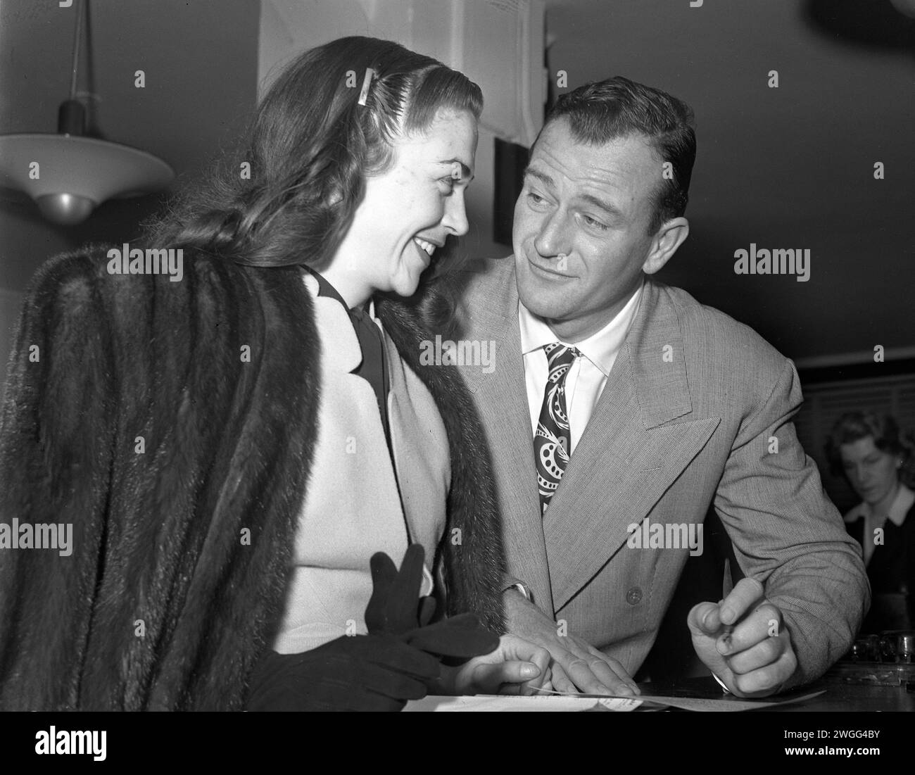Esperanza Baur und John Wayne beantragten die Heiratserlaubnis, 1946 Stockfoto