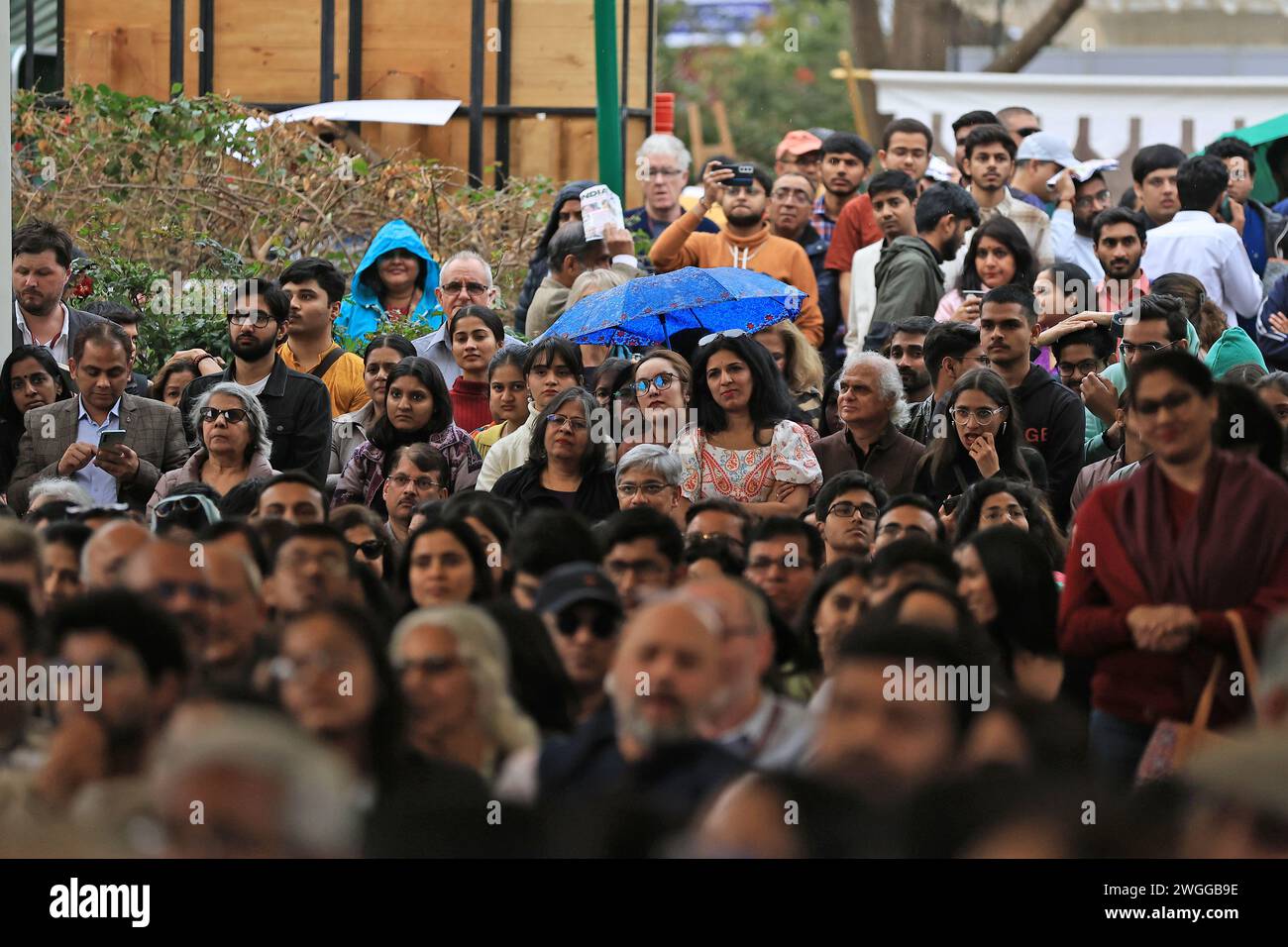 Besucher besuchen das Jaipur Literature Festival in Jaipur, Rajasthan, Indien, am 4. Februar 2024. (Foto von Vishal Bhatnagar/NurPhoto)0 Credit: NurPhoto SRL/Alamy Live News Stockfoto