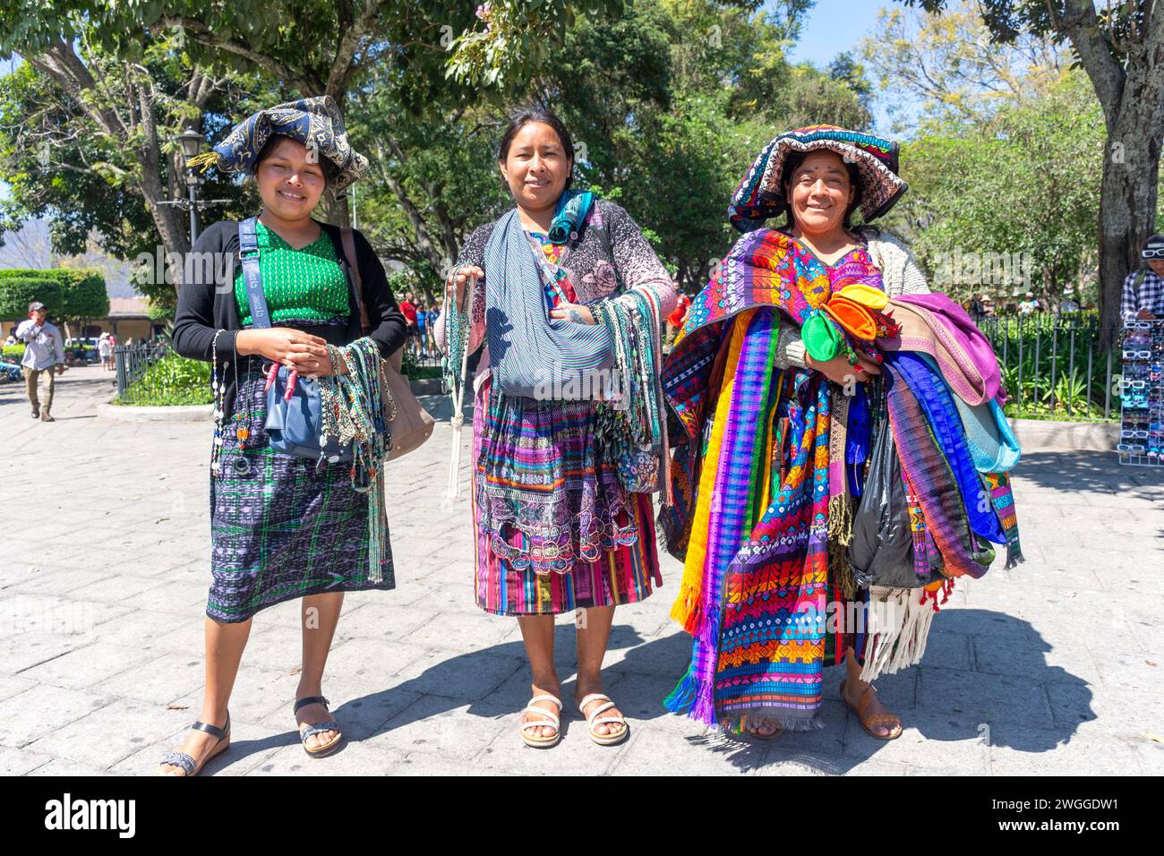 Handwerksverkäufer im Central Park, Antigua, Sacatepéquez Department, Republik Guatemala Stockfoto