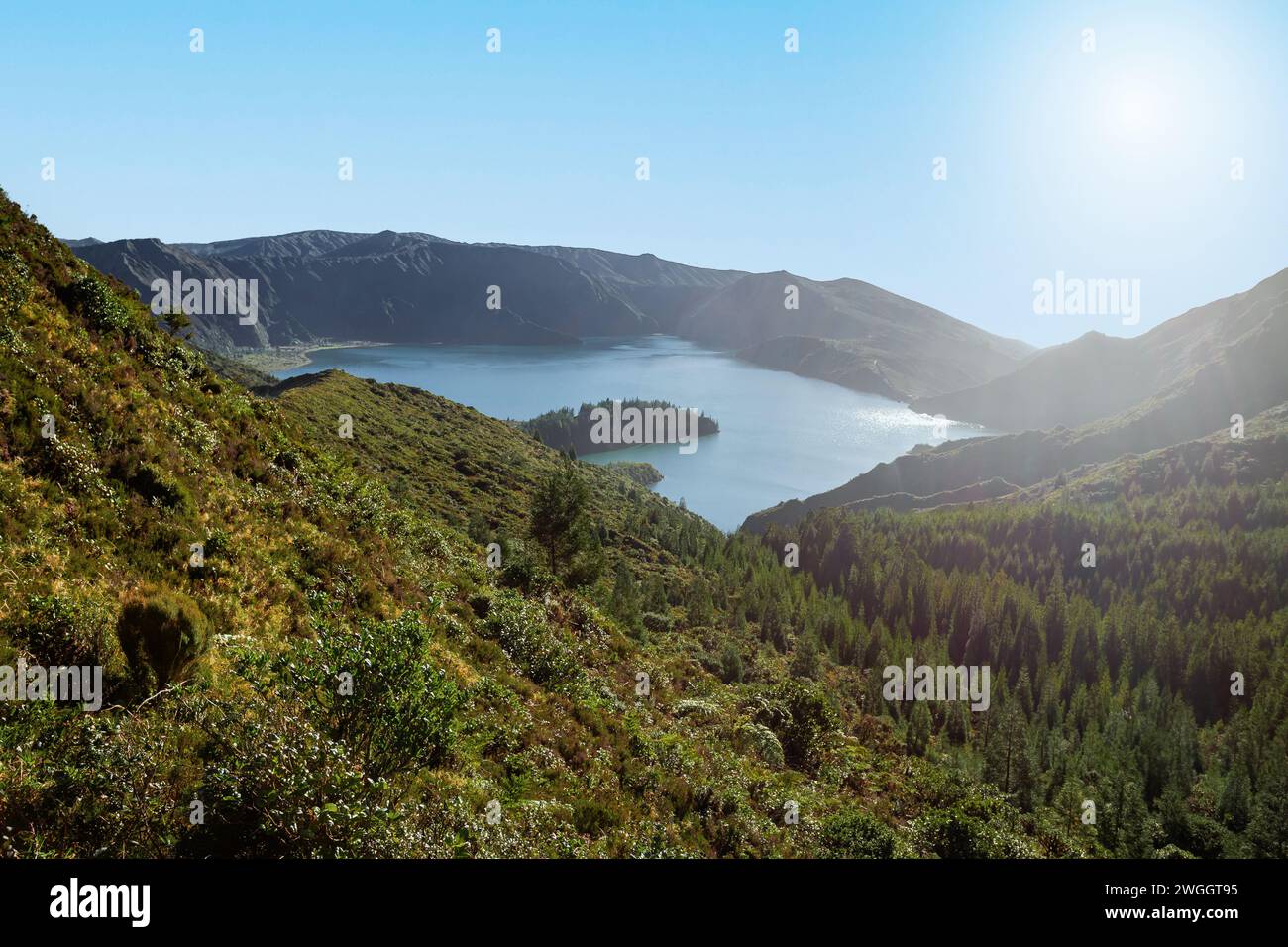 Der Santiago-See oder Lagoa de Santiago ist ein See in der Nähe des 7. Sees auf der Insel São Miguel auf den Azoren - Portugal Stockfoto