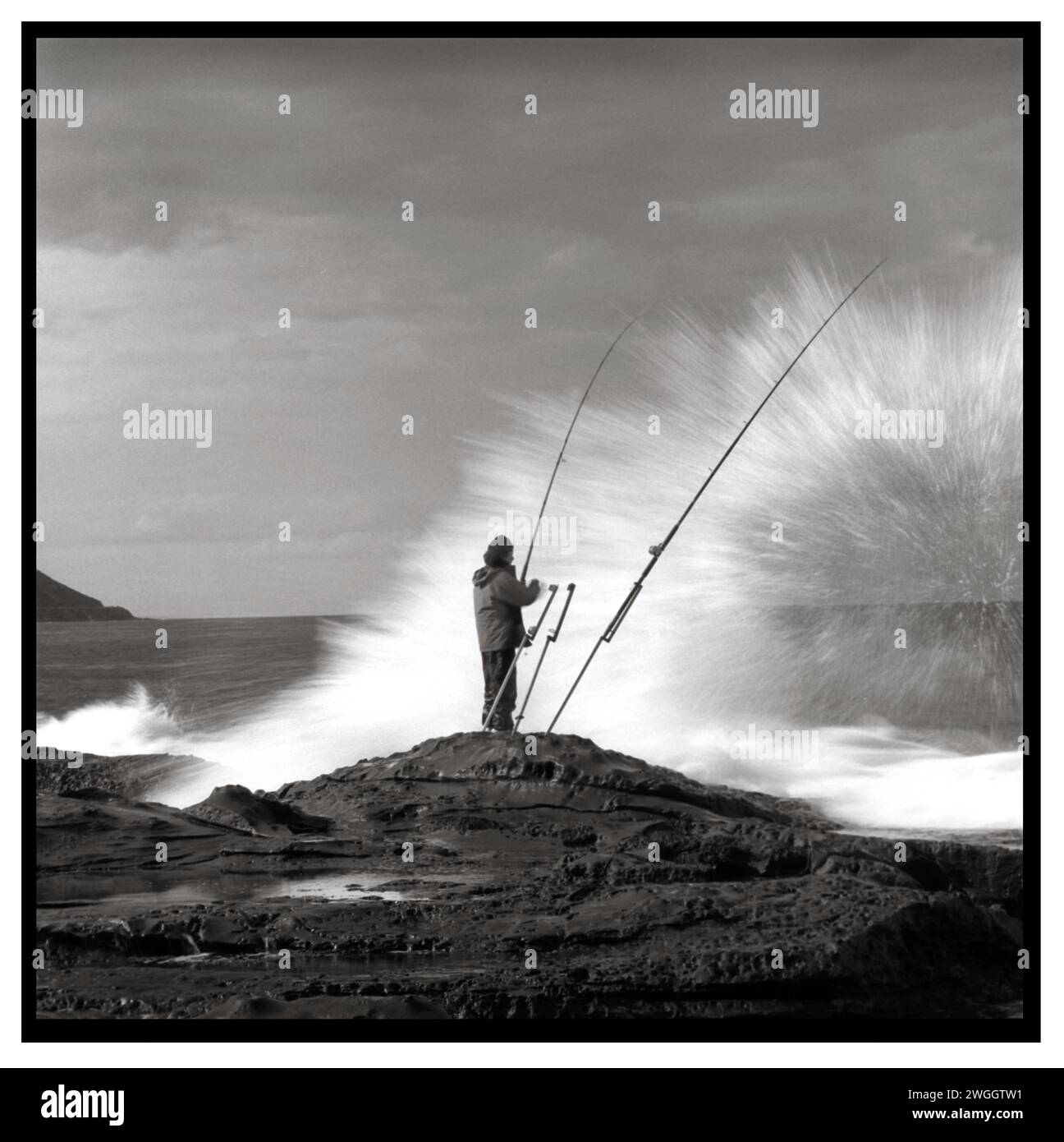 Ein Fischer bei Artillery Rocks, Victoria, Australien. Stockfoto