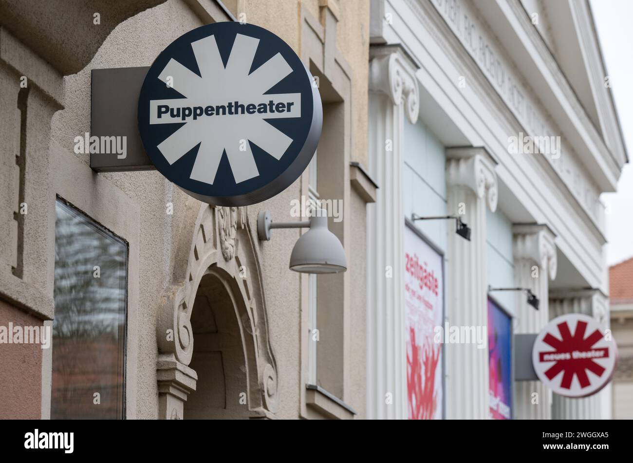 PRODUKTION - 31. Januar 2024, Sachsen-Anhalt, Halle (Saale): Blick auf das Marionettentheater in Halle/Saale. Das Marionettentheater feiert dieses Jahr sein 70-jähriges Bestehen. Aus diesem Anlass findet im Juni ein Marionettentheater-Festival in der Stadt an der Saale statt. Unter anderem wird ein 18 Meter großer Gulliver auftreten. Foto: Hendrik Schmidt/dpa Stockfoto