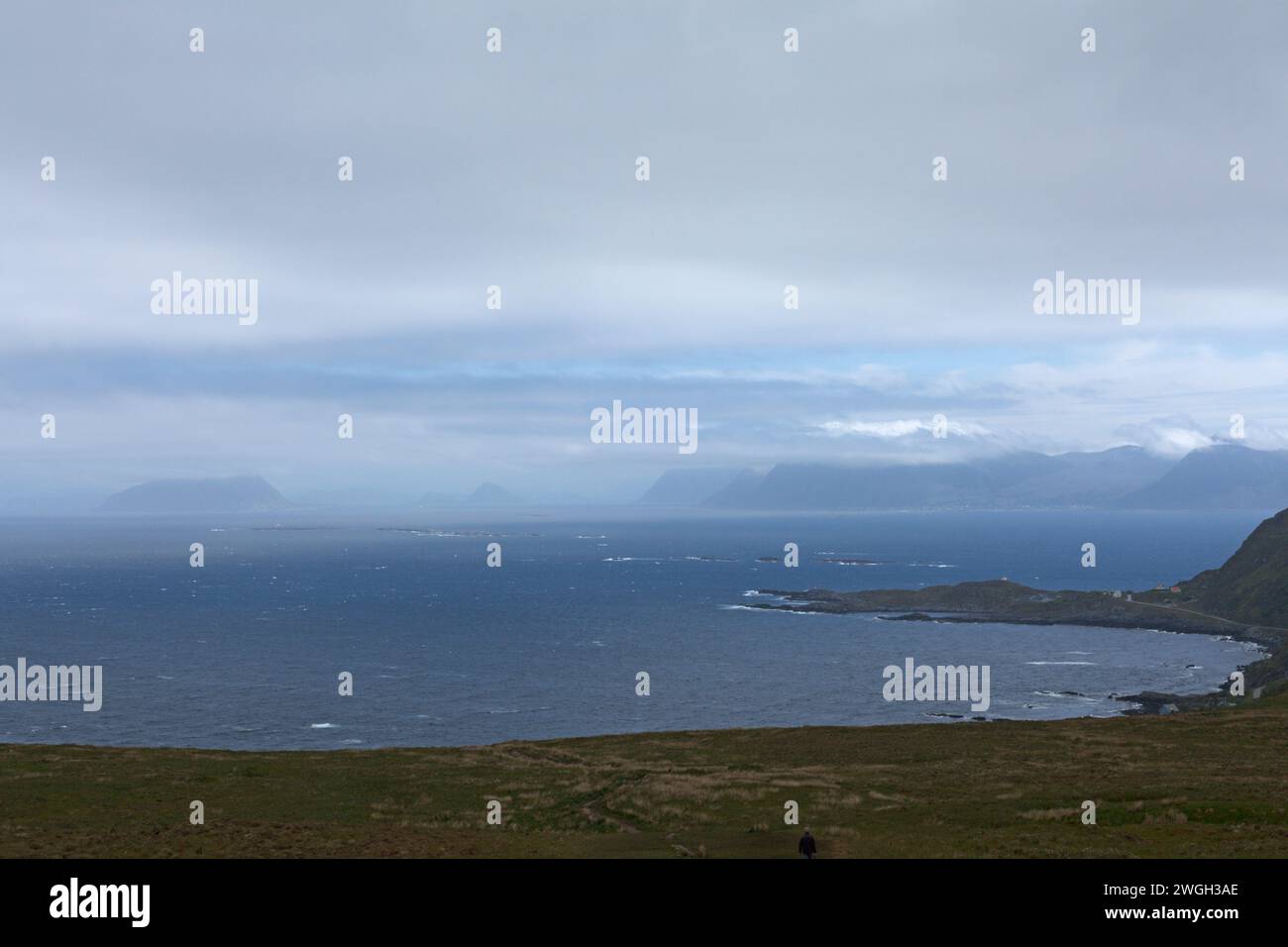 Blick auf das Land von der Insel Runde, Norwegen Stockfoto