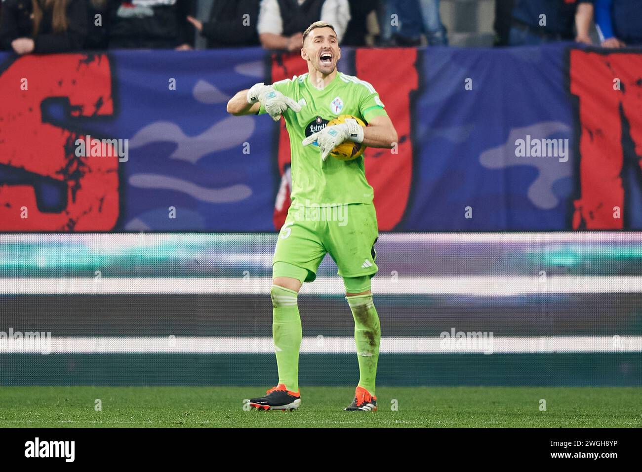 Vicente Guaita von RC Celta reagiert auf das LaLiga EA Sports Spiel zwischen CA Osasuna und RC Celta im El Sadar Stadium am 4. Februar 2024 in Pamplo Stockfoto