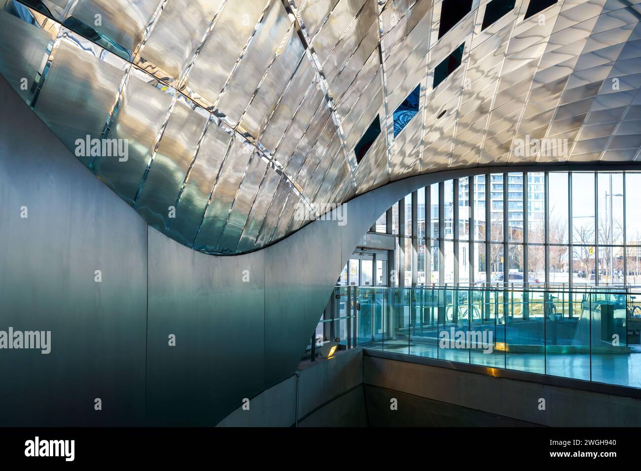 Abstraktes Design und Architektur an den Innenwänden des Vaughan Metropolitan Center oder der U-Bahn-Station. Stockfoto