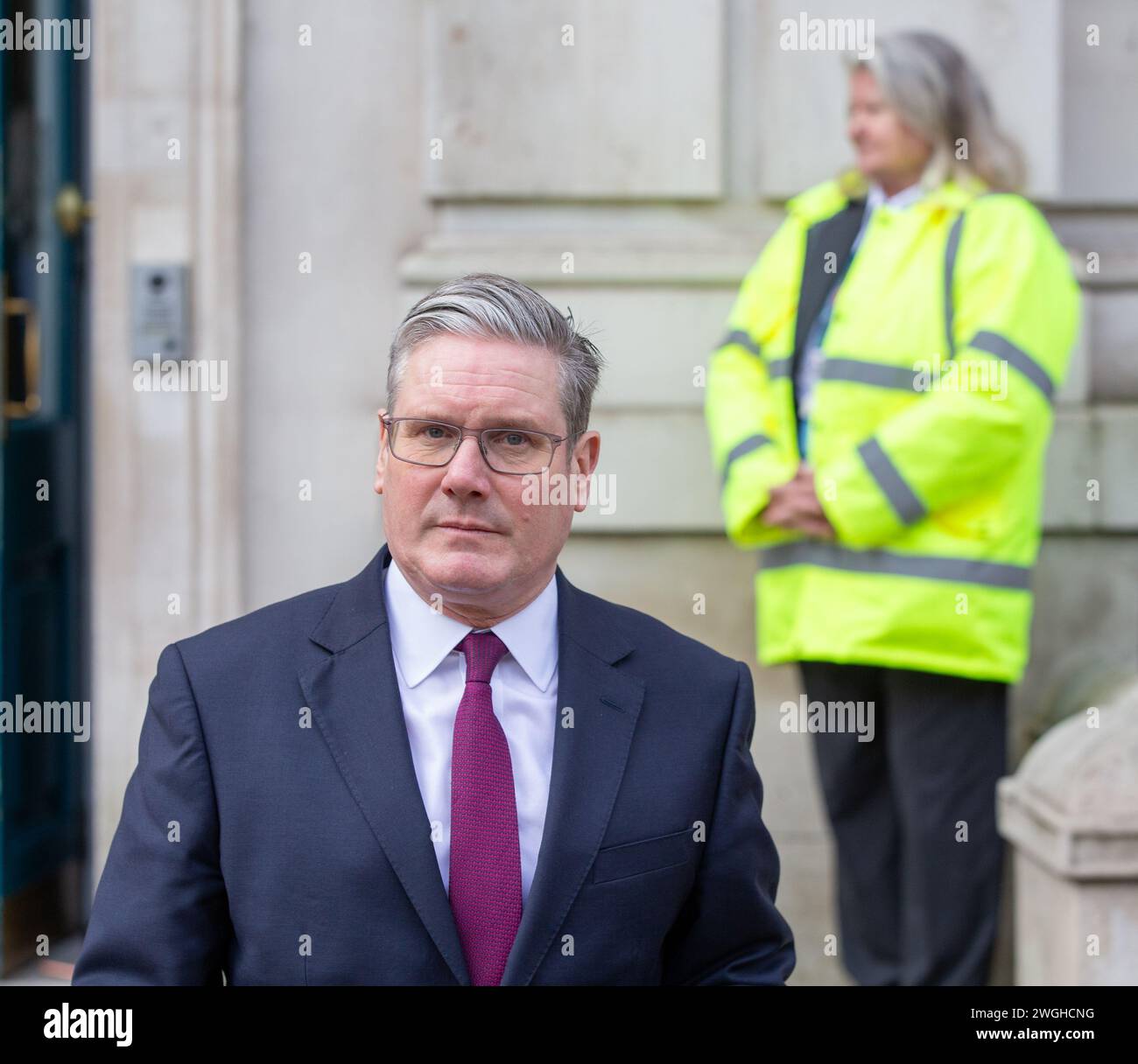 London, Großbritannien. Februar 2024. Sir Keir Starmer, Vorsitzender der Labour Party mit john Healey, verlässt das Kabinettsbüro nach einem Treffen mit Whitehall Credit: Richard Lincoln/Alamy Live News Stockfoto