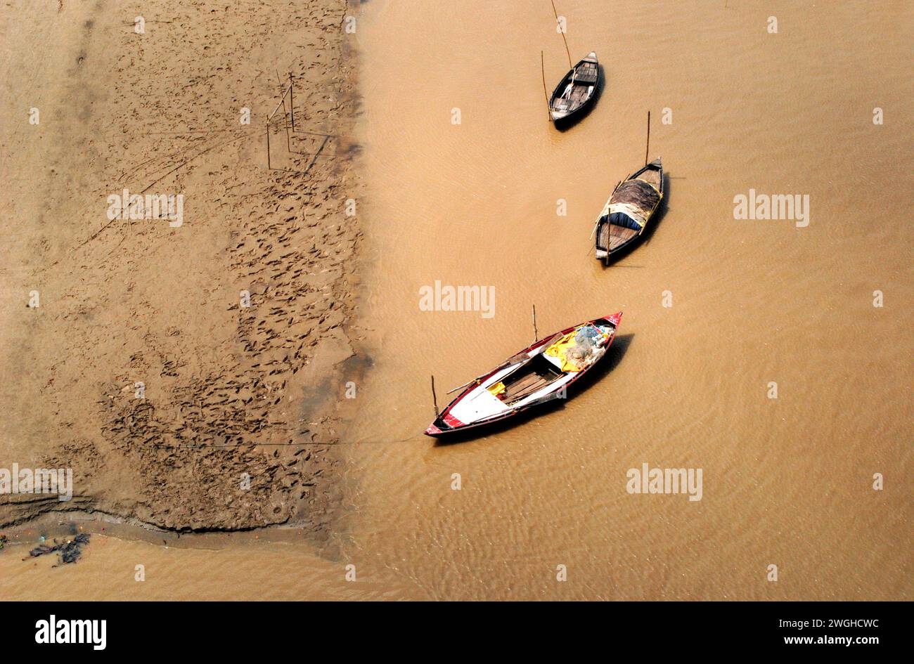Die wunderschöne Landschaft des Ganges-Flusses in Varanasi, Uttar Pradesh, Indien. Stockfoto