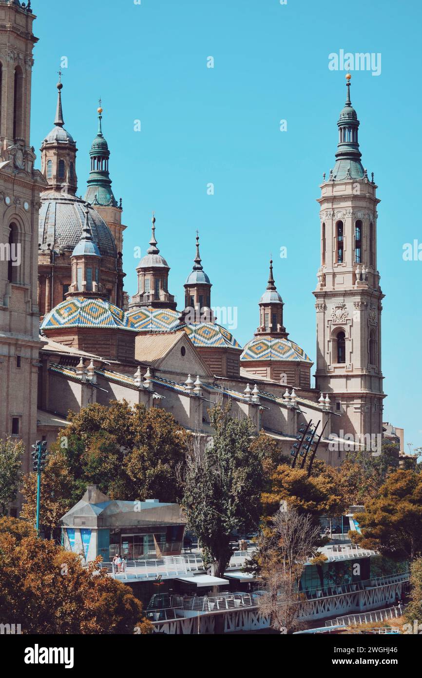 Basilika unserer Lieben Frau von Pilar in Saragossa in Spanien. Juli 2022 Stockfoto