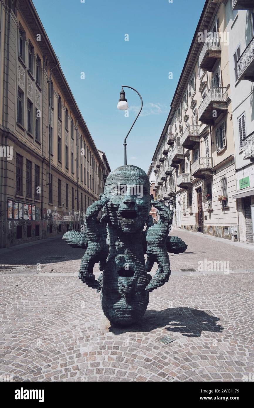 Öko-Skulptur von Marc Didou im Zentrum von Turin in Italien. Am 8. Mai 2022 Stockfoto