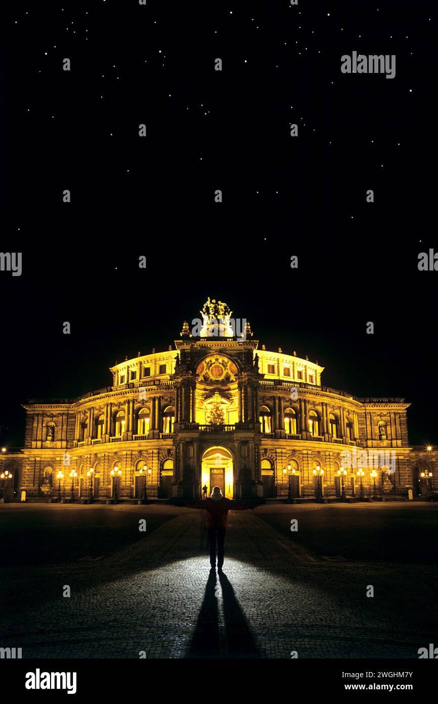 Semperoper bei Nacht, Dresden, Freistaat Sachsen, Deutschland Stockfoto