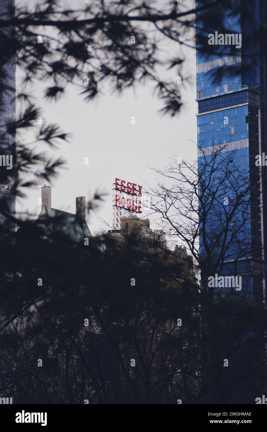 Berühmtes Schild im Hintergrund auf einem Gebäude in Manhattan in New York City in den Vereinigten Staaten am 20. Februar 2020 Stockfoto