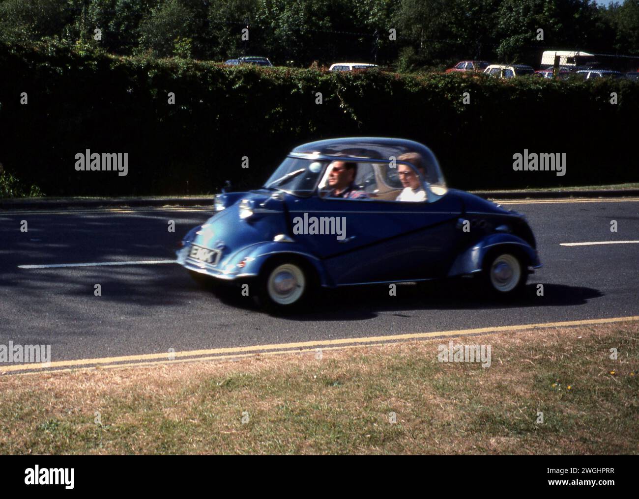 FMR Tg500 Messerschmitt, das auf einer Straße fährt. Foto vom Henshaw-Archiv Stockfoto