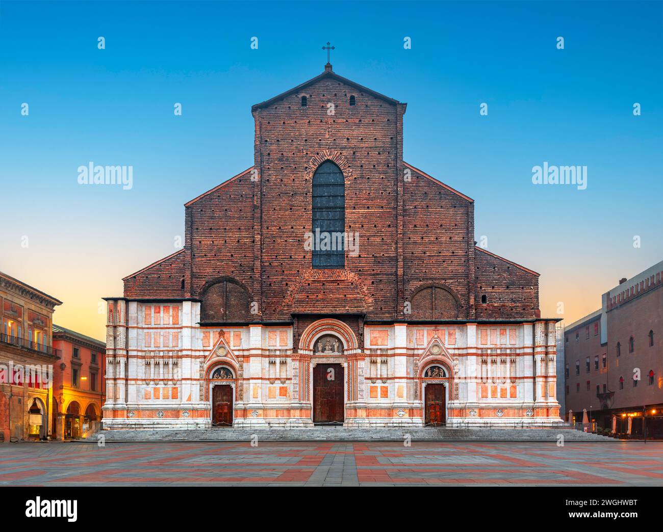 Bologna, Italien in der Basilika San Petronio am frühen Morgen. Stockfoto