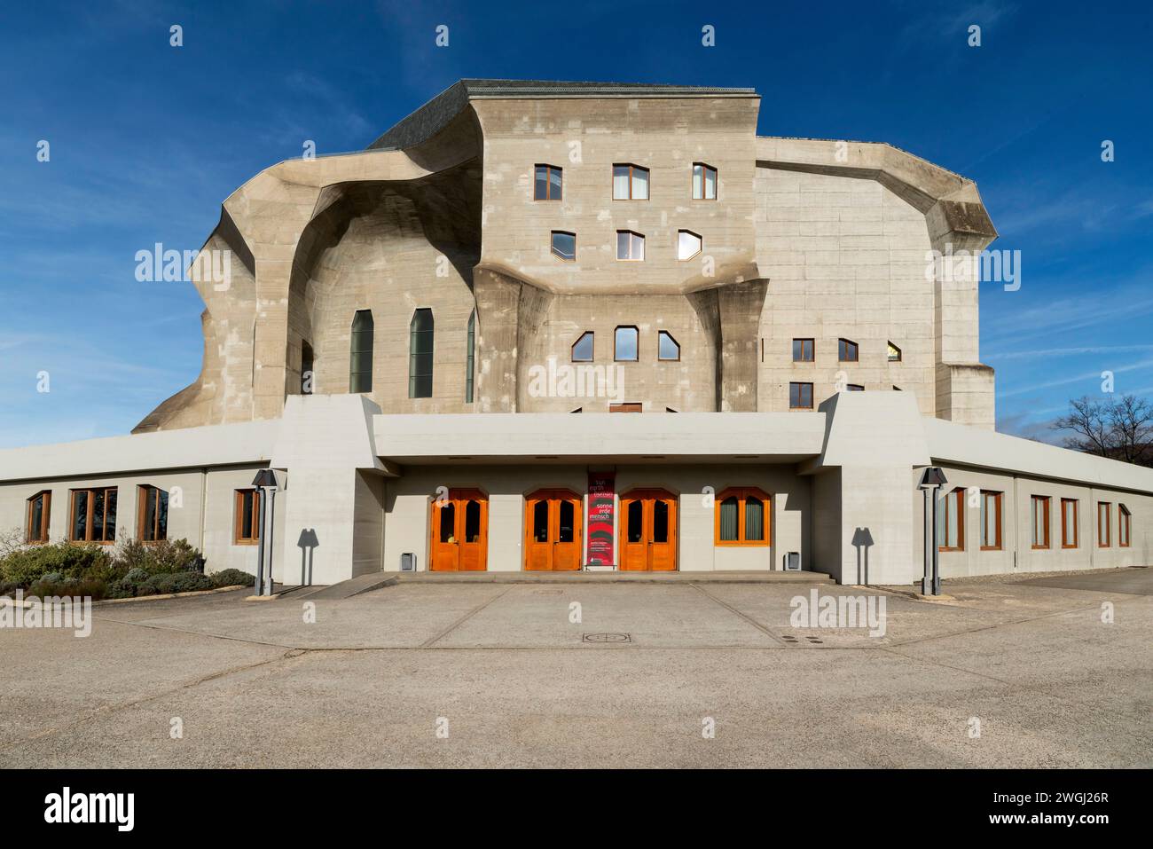 Das zweite Goetheanum, das Weltzentrum der anthroposophischen Bewegung. Das von Rudolf Steiner entworfene Gebäude befindet sich auf dem Hügel in Dornach Stockfoto