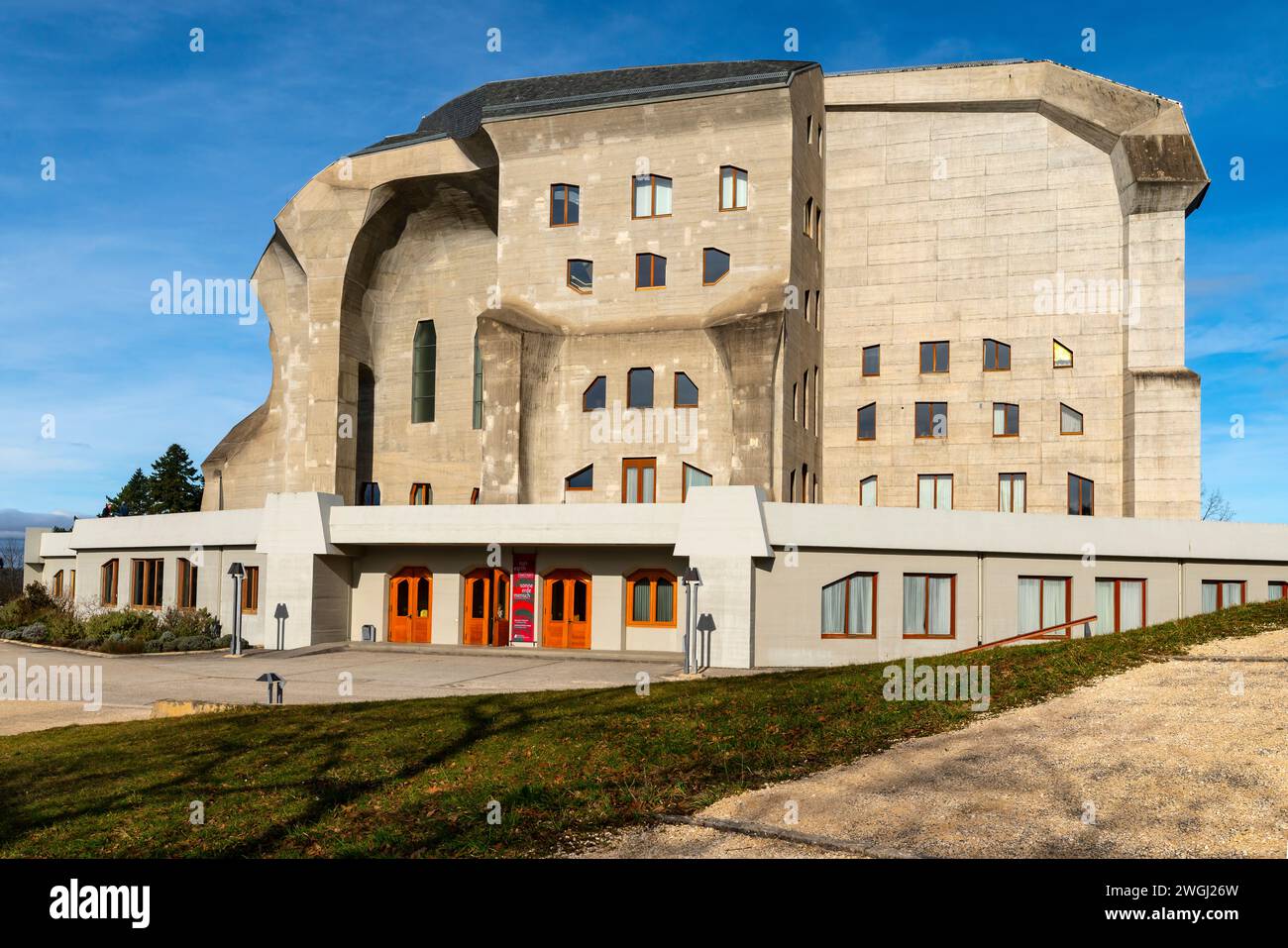 Das zweite Goetheanum, das Weltzentrum der anthroposophischen Bewegung. Das von Rudolf Steiner entworfene Gebäude befindet sich auf dem Hügel in Dornach Stockfoto