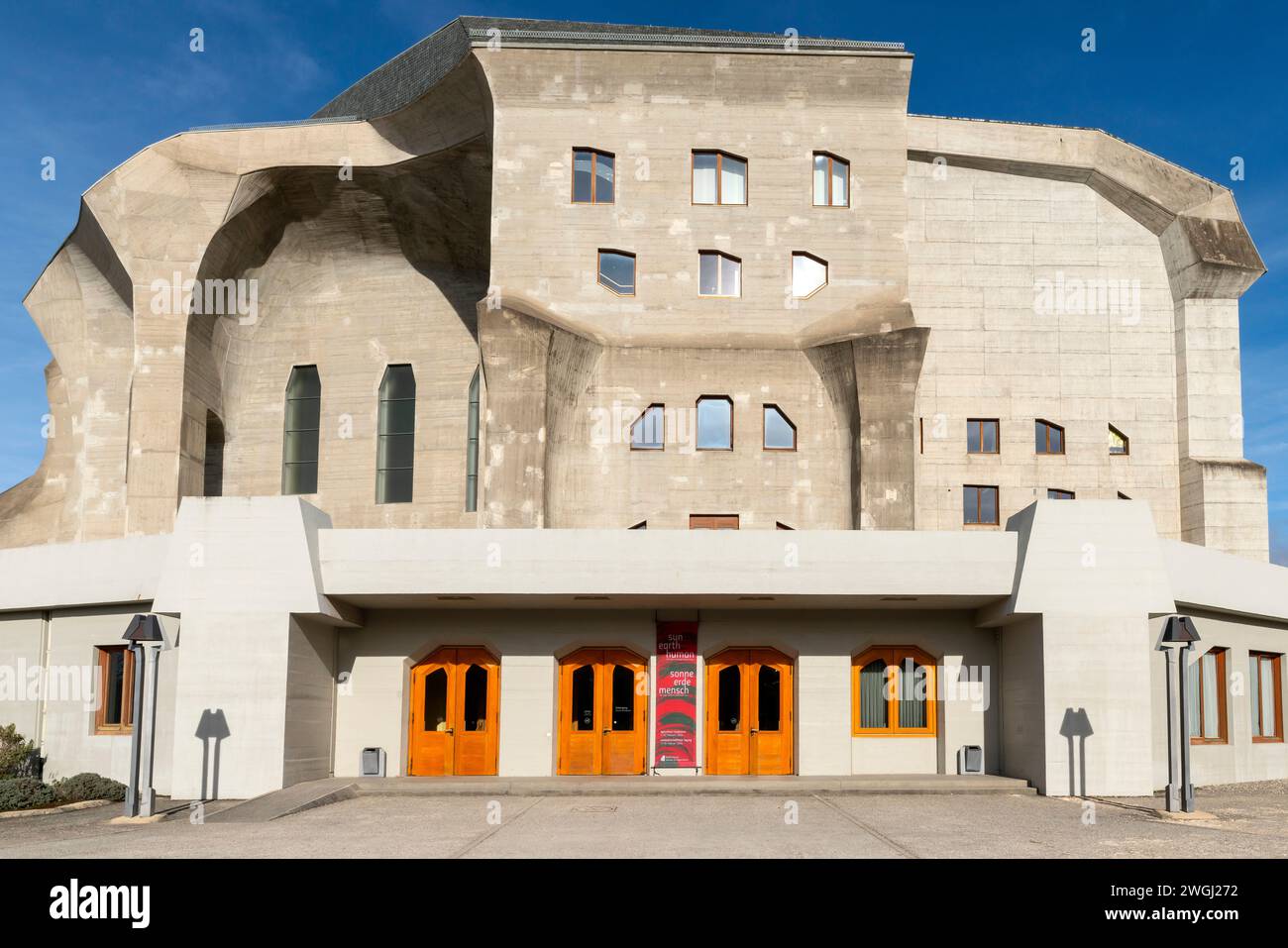 Das zweite Goetheanum, das Weltzentrum der anthroposophischen Bewegung. Das von Rudolf Steiner entworfene Gebäude befindet sich auf dem Hügel in Dornach Stockfoto