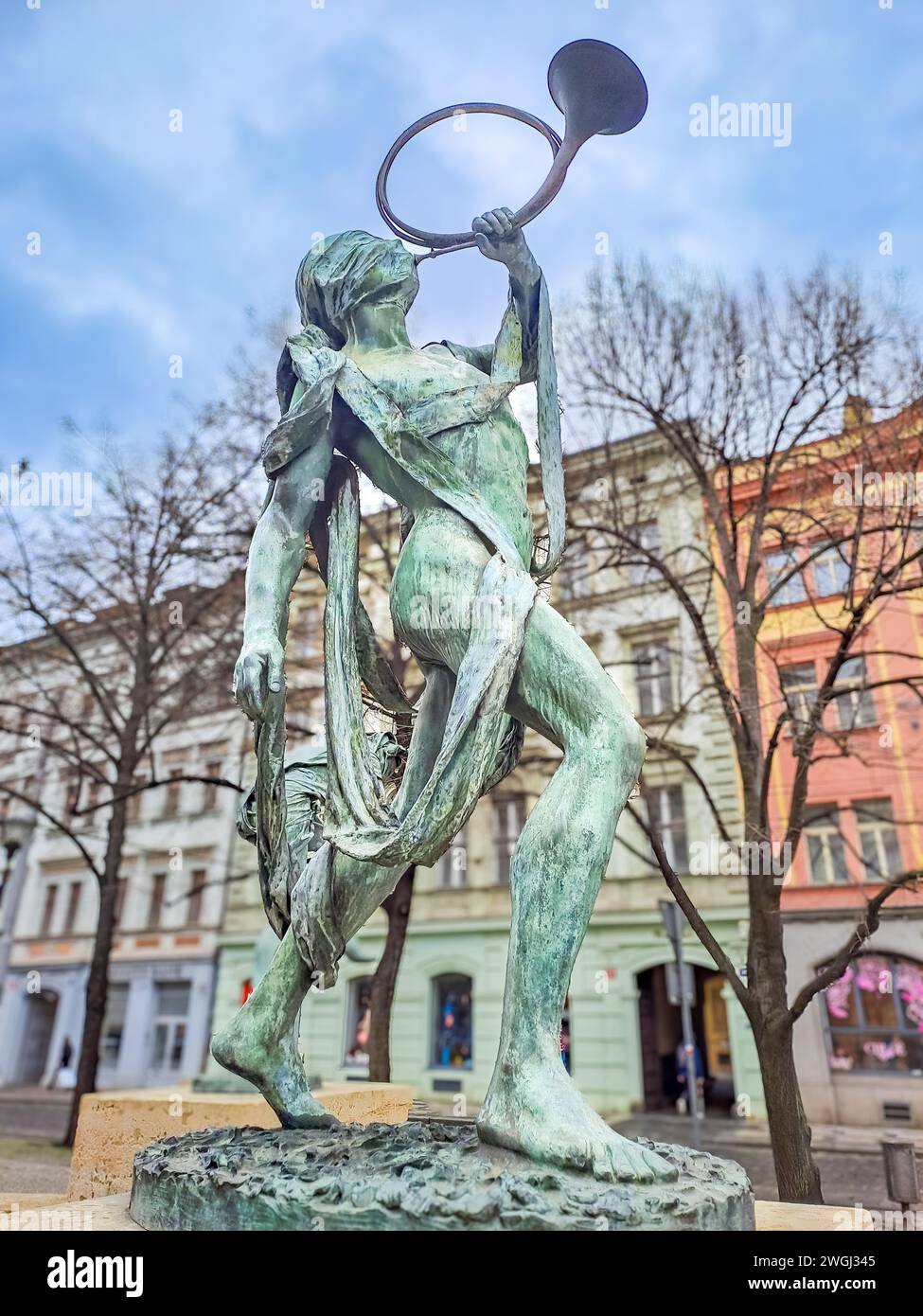 Bronzestatue des Musikers. Bugler und Trompeter spielen das Jagdhorn. Prag Stockfoto