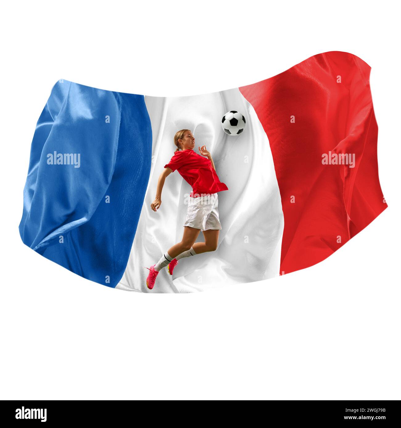 Dynamisches Bild der jungen Frau, Fußball spielt während des Spiels vor weißem Hintergrund mit Flagge Frankreichs Stockfoto