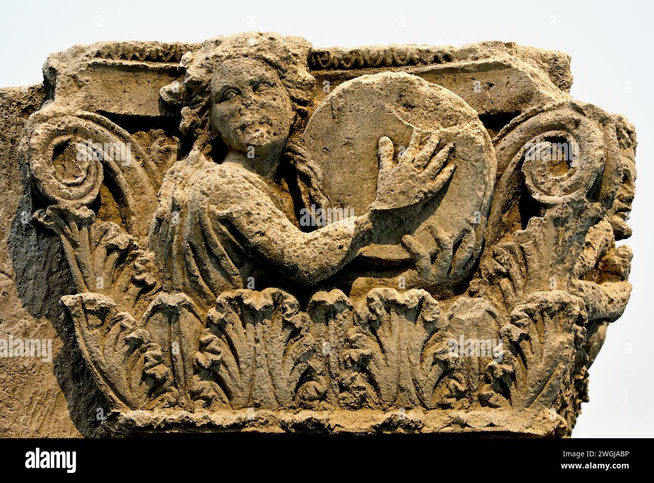 Hauptstadt des 2. Jahrhunderts v. Chr., die verheiratete Paare, Satyren und Maenaden darstellt Pompeji's Antiquarium Pompeji Roman City liegt in der Nähe von Neapel in der Region Kampanien. Pompeji wurde bei der Eruption des Vesuvs 79 n. Chr. unter 4-6 m vulkanischer Asche und Bimsstein begraben. Italien Stockfoto