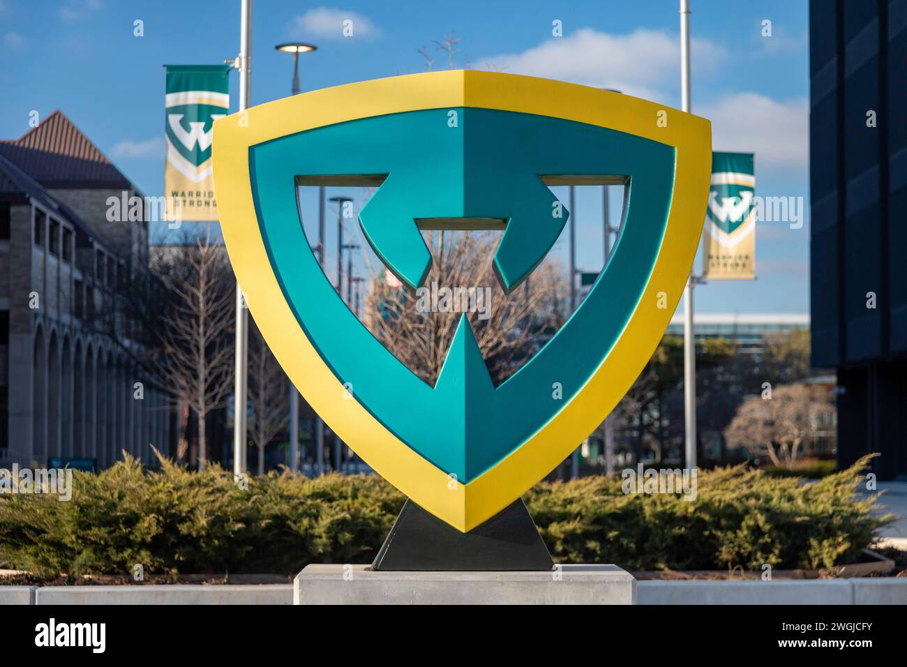 Detroit, Michigan - Wayne State University. Das Logo der Universität ist am Eingang des Campus zu sehen. Stockfoto