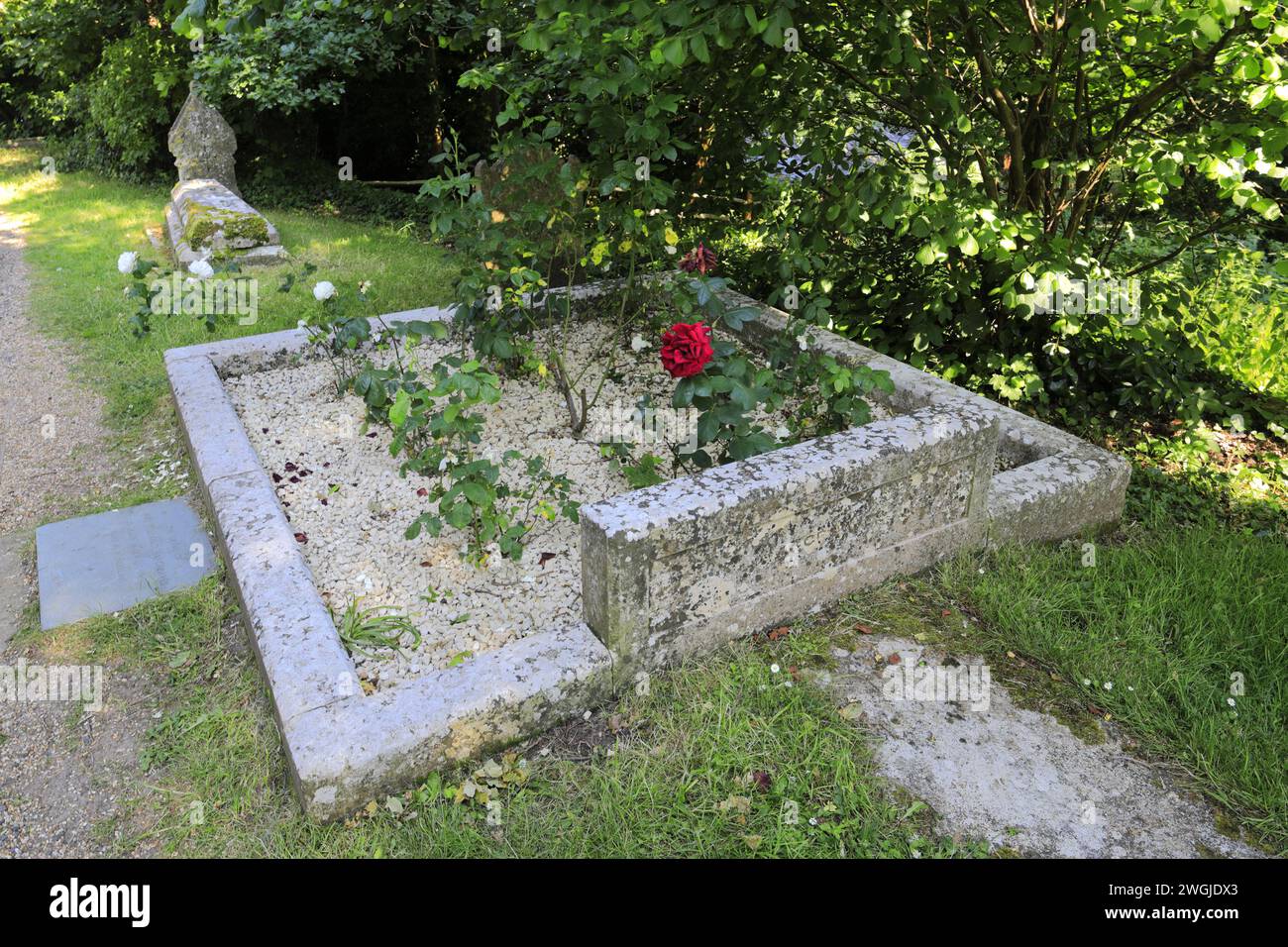 Alice Liddell's Grab in St. Michael und All Angles Church; Lyndhurst Town; New Forest National Park; Hampshire; England; Großbritannien das Grab von Mrs. Reginald Stockfoto