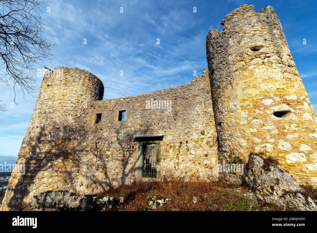 Die Ruine der Burg Dorneck befindet sich in der Gemeinde Dornach, Kanton Solothurn in der Schweiz. Es ist ein Schweizer Kulturerbe von National Stockfoto