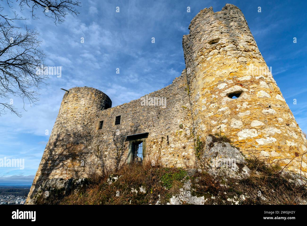 Die Ruine der Burg Dorneck befindet sich in der Gemeinde Dornach, Kanton Solothurn in der Schweiz. Es ist ein Schweizer Kulturerbe von National Stockfoto