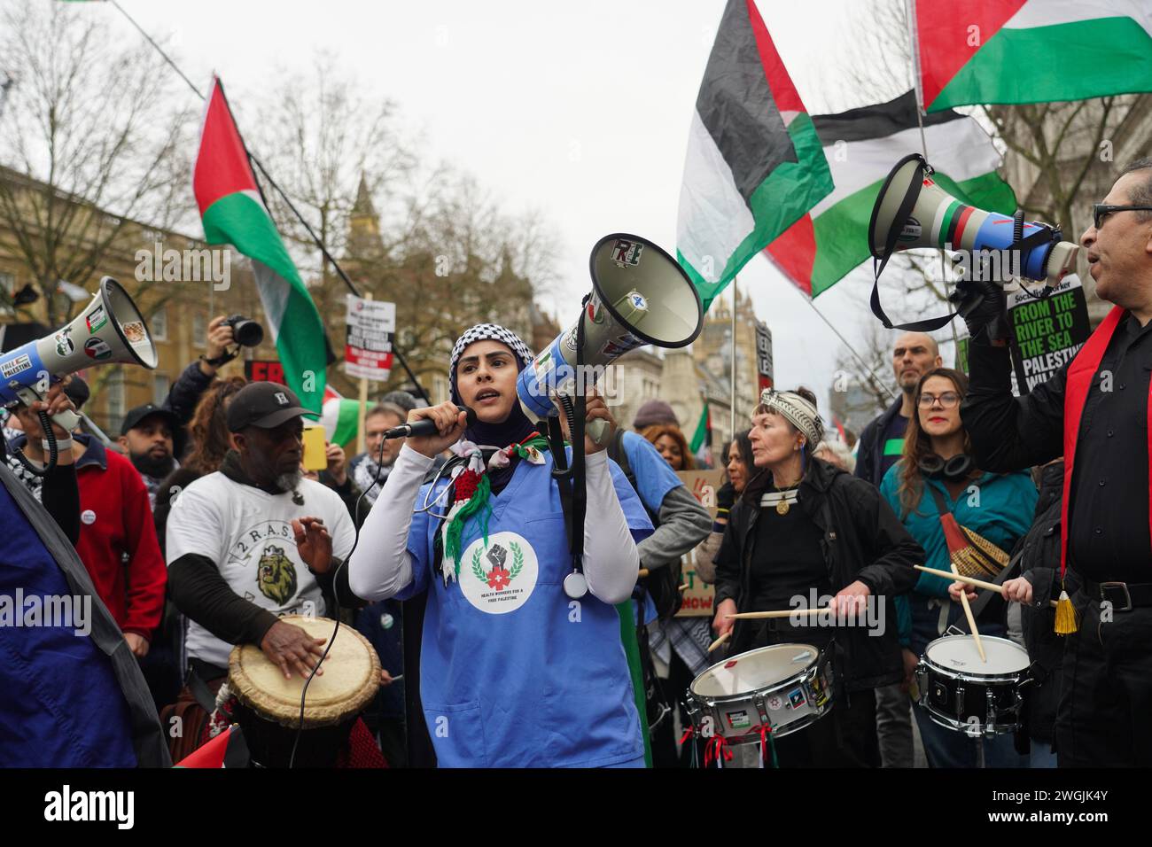 Hunderttausende marschierten in London auf dem Nationalmarsch für Palästina und forderten einen dauerhaften Waffenstillstand in Gaza und ein Ende der Belagerung von Gaza. Stockfoto