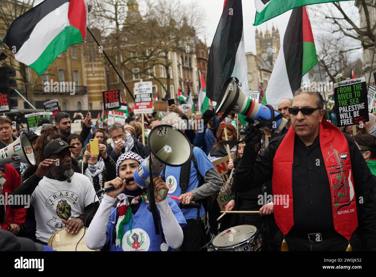 Hunderttausende marschierten in London auf dem Nationalmarsch für Palästina und forderten einen dauerhaften Waffenstillstand in Gaza und ein Ende der Belagerung von Gaza. Stockfoto