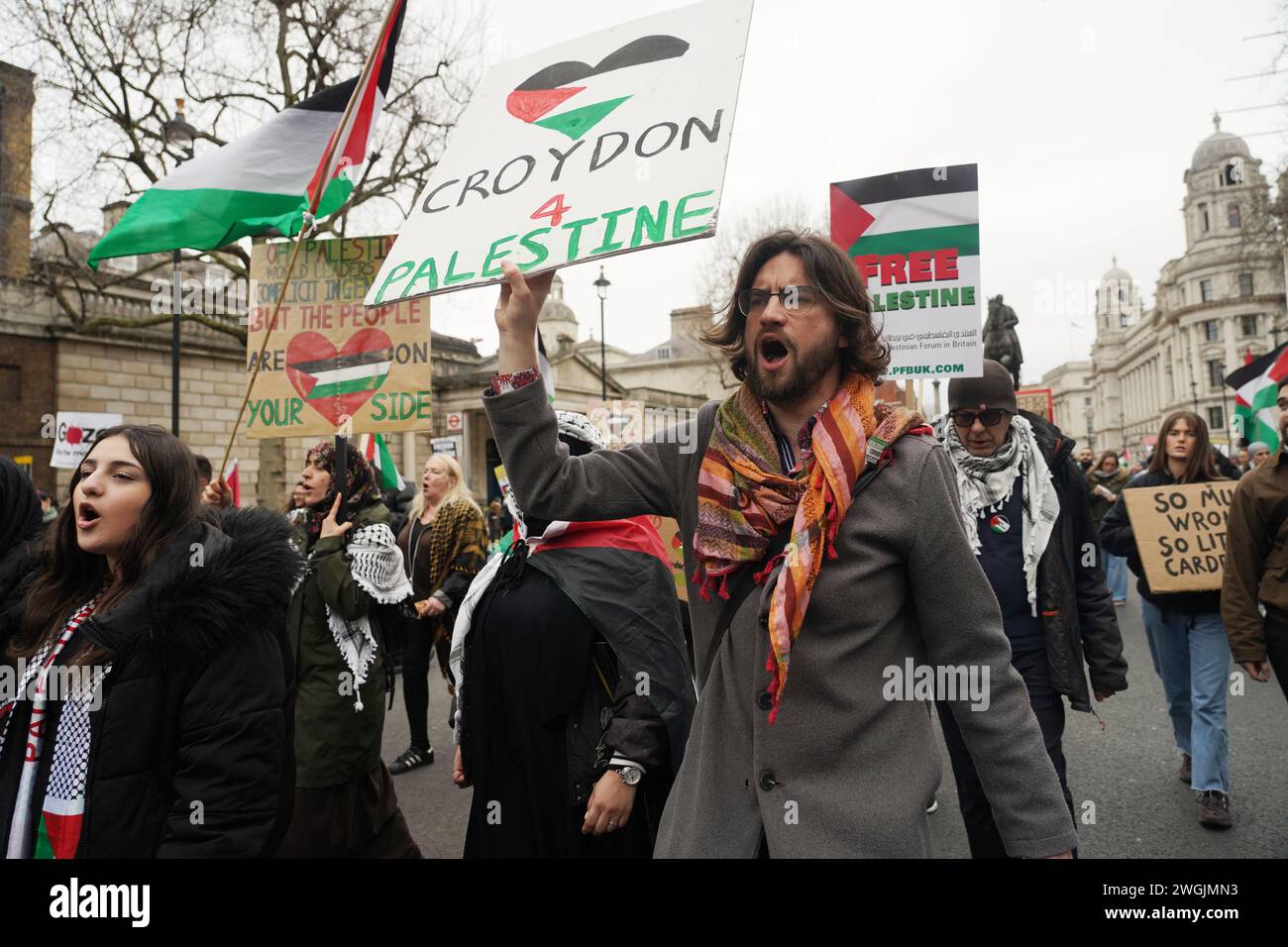 Hunderttausende marschieren auf dem Nationalmarsch für Palästina in London und fordern einen dauerhaften Waffenstillstand in Gaza und ein Ende der Belagerung von Gaza. Stockfoto