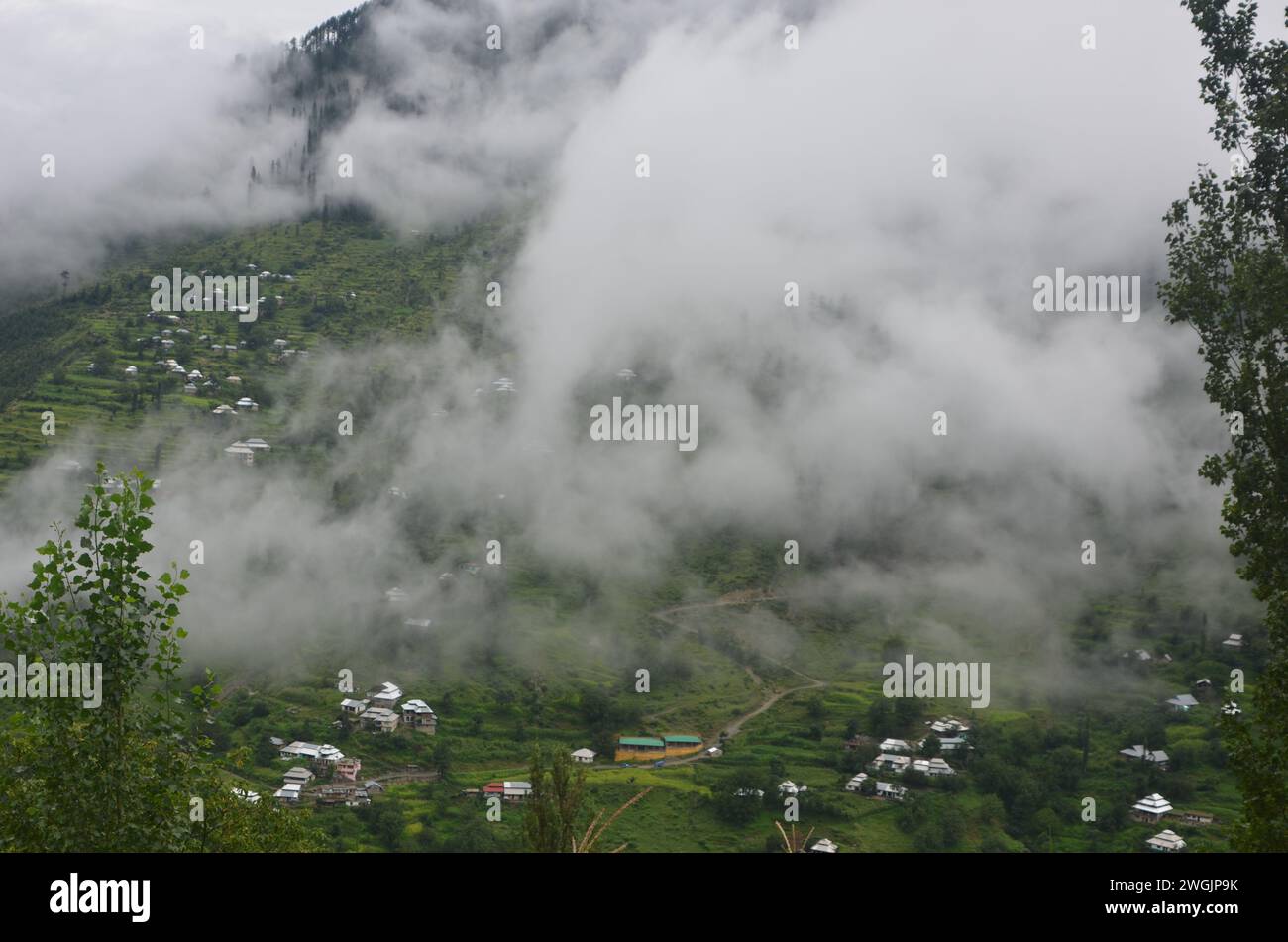 Mondsonnzeit, Nebelwetter in Kaghan Stockfoto
