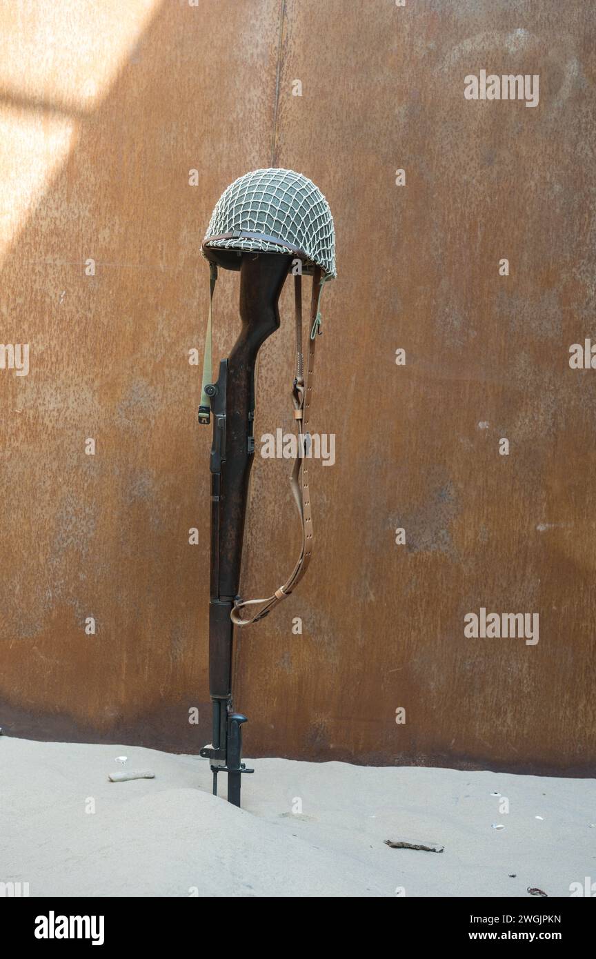 Detail der Markierung eines gefallenen amerikanischen Soldaten-Grabmarkers auf dem amerikanischen Friedhof der Normandie Stockfoto