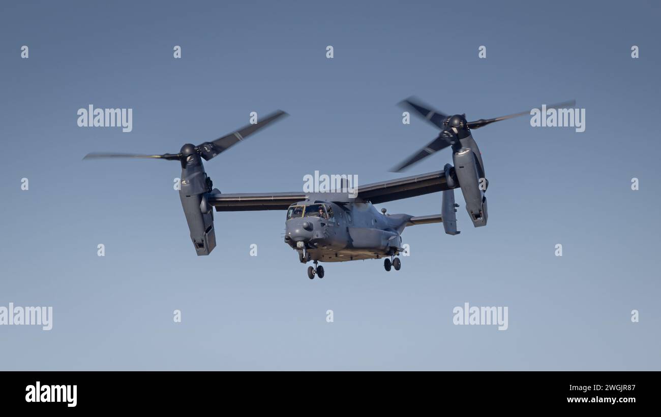 Fairford, Großbritannien - 14. Juli 2022: USAF-Militärflugzeug Bell/Boeing MV-22B Osprey landete auf dem Flugplatz Stockfoto