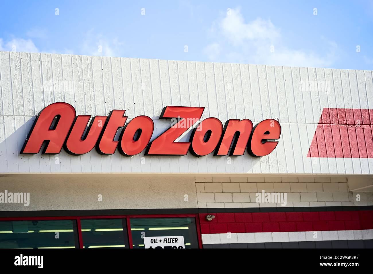 Honolulu, HI – 2. Januar 2024: AutoZone, Inc. Autohersteller-Logo für Ersatzteilketten. Stockfoto