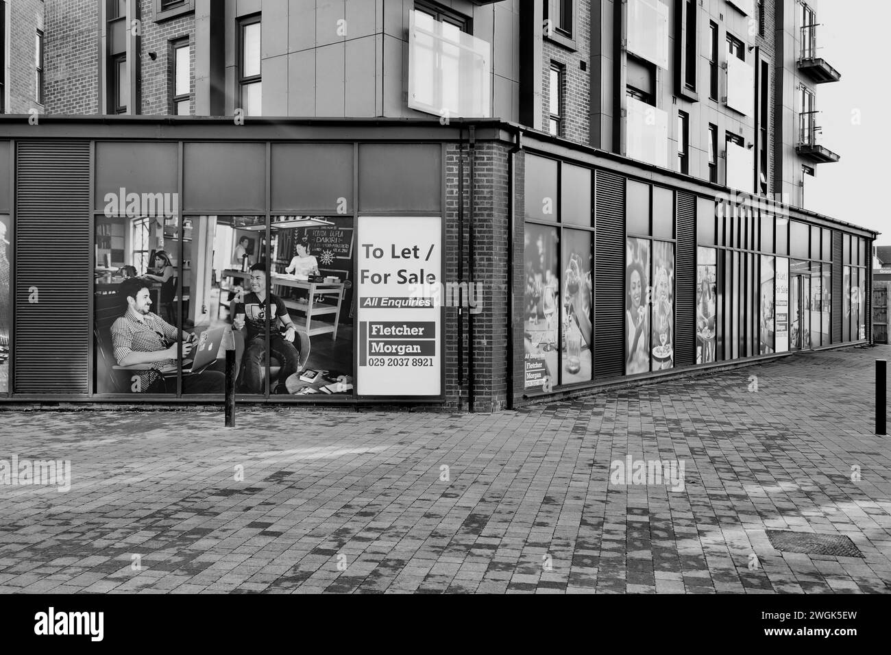 Barry, Vale of Glam, Wales 2. Februar 2024: Das Geschäftsviertel befindet sich am westlichen Rand des geplanten Yachthafens. Neue Läden, Cafés, Restaurants liegen leer Stockfoto