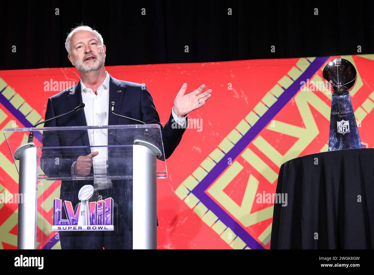 Las Vegas, Nevada, USA. Las Vegas, NV, USA. Februar 2024. Steve Hill, Chief Executive Officer und President, Las Vegas Convention and Visitors Authority, spricht während der Super Bowl LVIII Welcome Press Conference im Mandalay Bay Convention Center in Las Vegas, NV. Christopher Trim/CSM/Alamy Live News Credit: CAL Sport Media/Alamy Live News Stockfoto