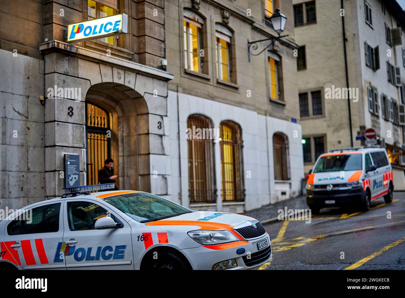 Genf Stadt in der Schweiz Palais Polizeistation mit Lackautos Stockfoto