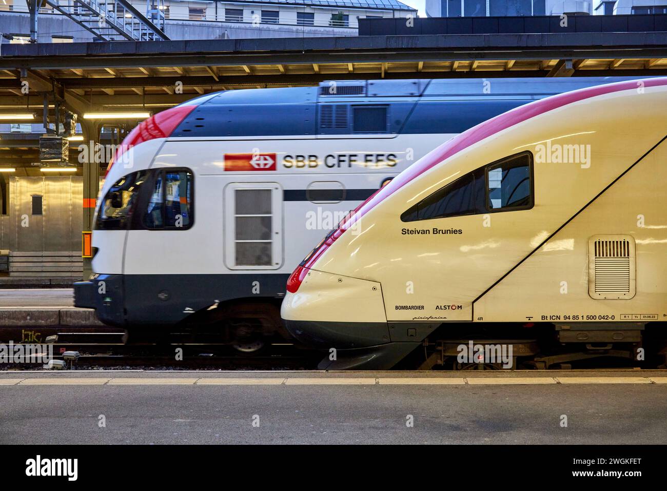 Genf Stadt in der Schweiz Bahnhof Gare de Genève Züge fahren ab Stockfoto