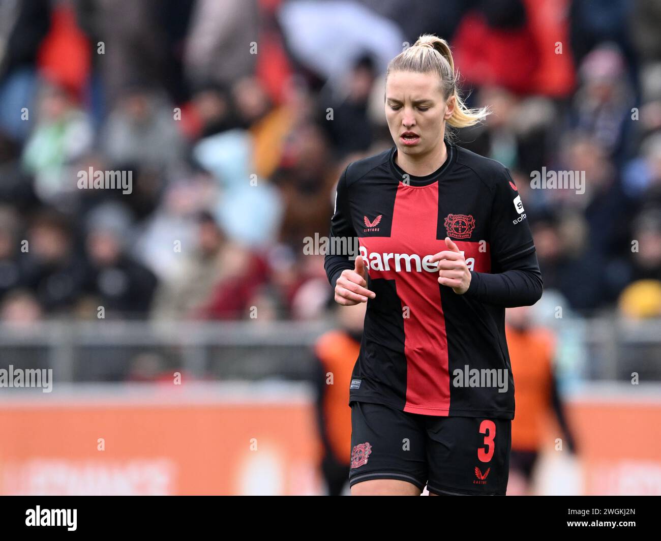 LEVERKUSEN - Melissa Friedrich von Bayer 04 Leverkusen während des Bundesliga-Faltspiels zwischen Bayer 04 Leverkusen und VFL Wolfsburg im Ulrich Haberland Stadium am 4. Februar 2024 in Leverkusen. ANP | Hollandse Hoogte | GERRIT VAN COLOGNE Stockfoto