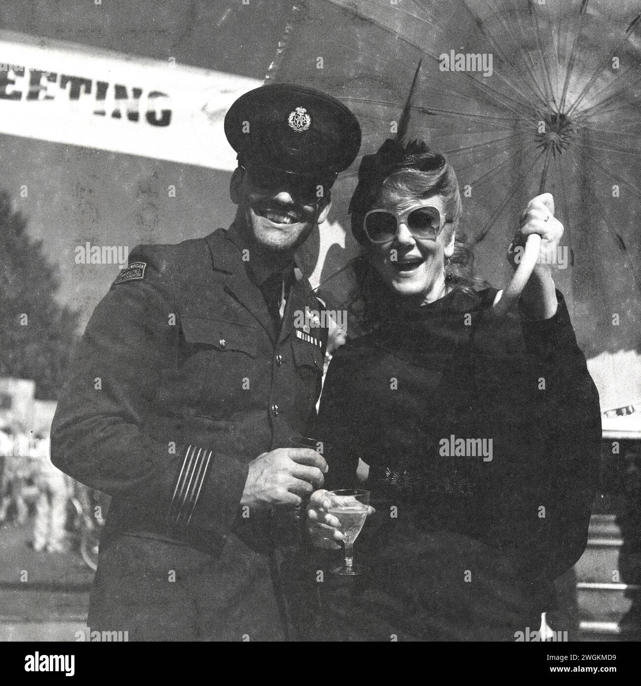 Goodwood Revival 2023 - Bilder auf einem alten Rolleiflex-Film, der 1985 auslief. Stockfoto